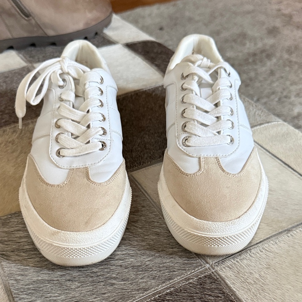 Women’s J/Slides White and Tan Sneakers